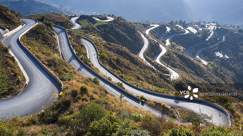 山路18弯图片素材