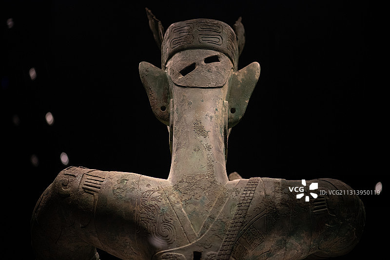 广汉三星堆博物馆青铜大直立人细节展示图片素材