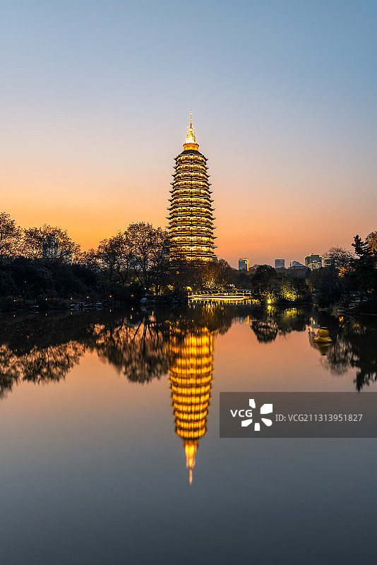 江苏常州天宁寺宝塔夜景图片素材