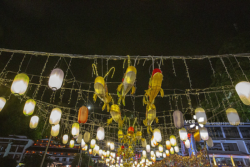 中国广西桂林阳朔西街（益田西街）夜景图片素材
