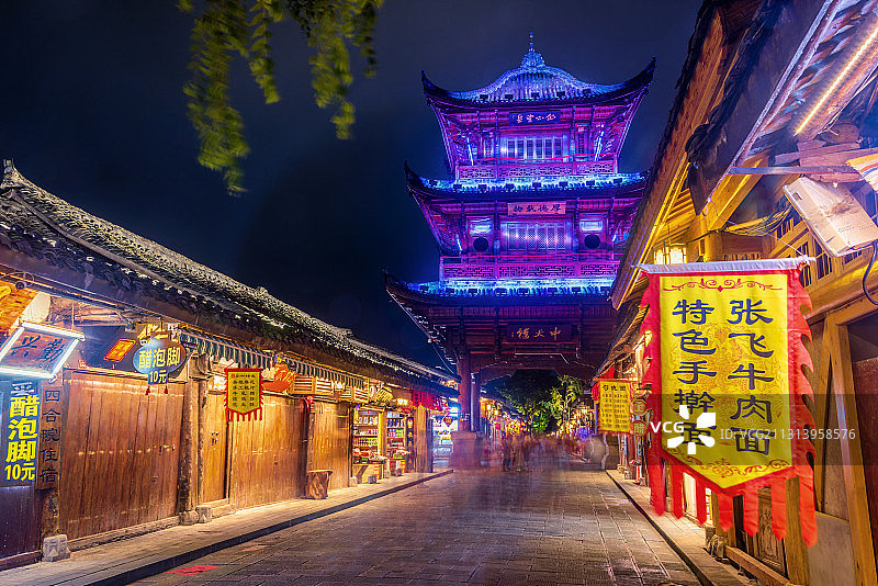 中国四川南充阆中古城中天楼夜景图片素材