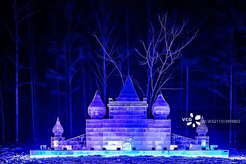 中国长春净月潭冰雪世界夜景及灯光秀图片素材
