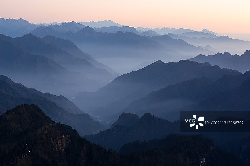 水墨山峦图片素材