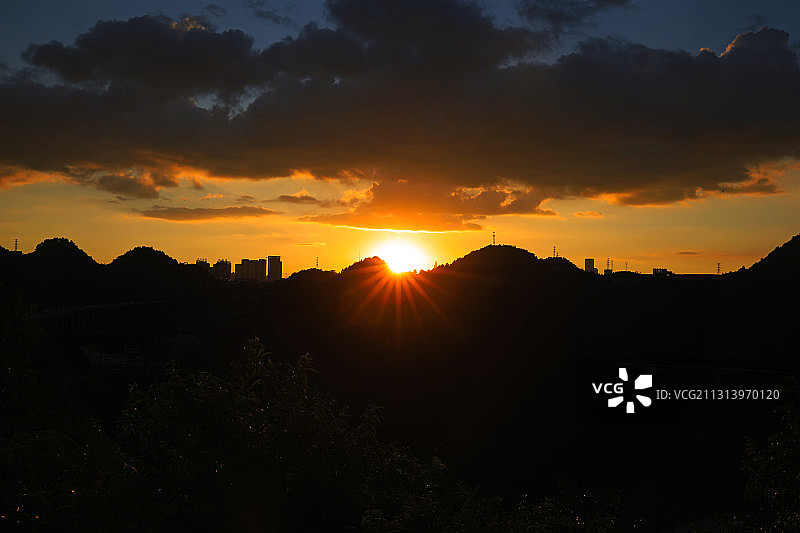 贵阳观山湖区日落时分图片素材
