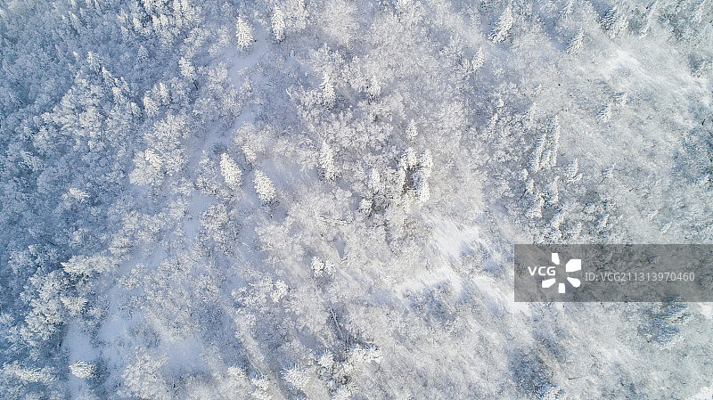 寒冷的冬天，航拍哈尔滨亚布力滑雪场大锅盔山图片素材