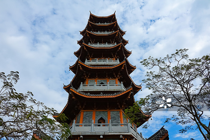 位于深圳盐田区沙头角与香港特别行政区交界处的中英街图片素材