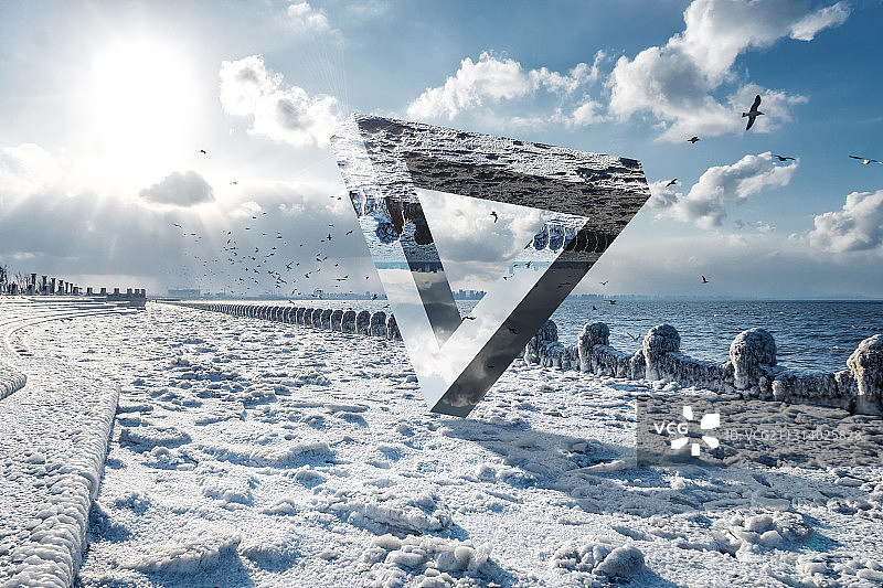 冰雪覆盖的海岸与不可能三角图片素材
