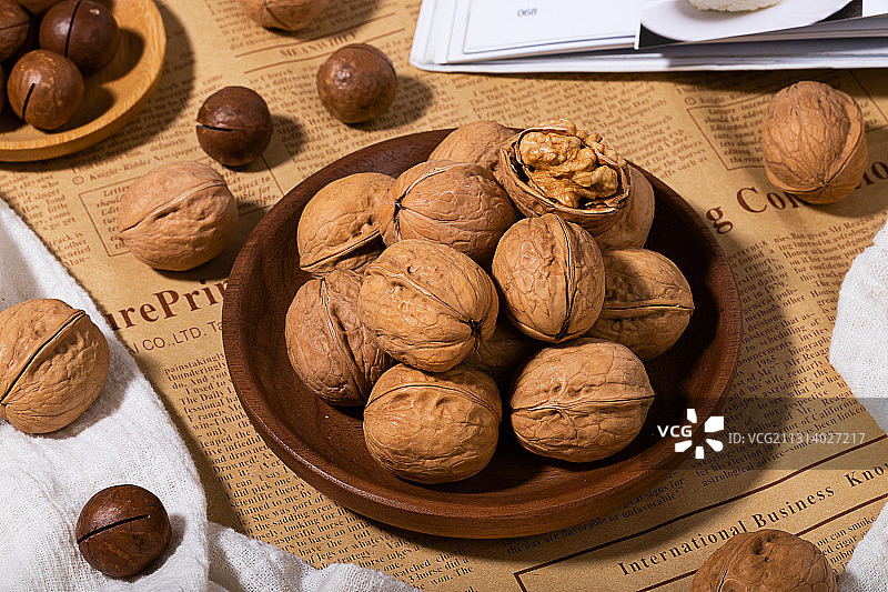 坚果零食薄壳核桃图片素材