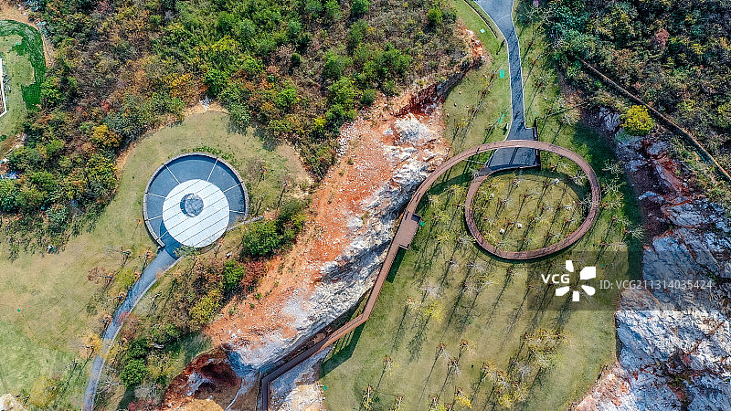 江苏省南京市汤山矿坑公园，废弃矿坑改造的网红打卡地图片素材