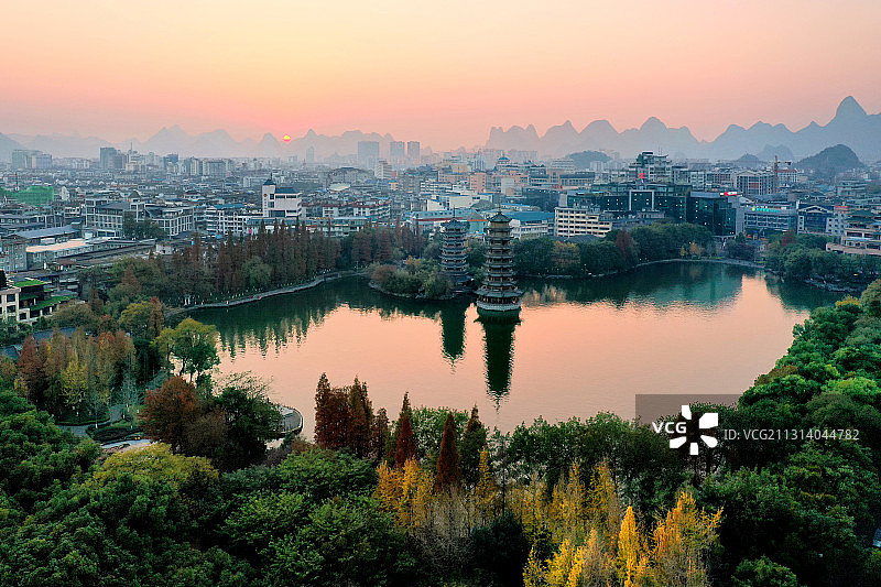 桂林日月双塔文化公园图片素材