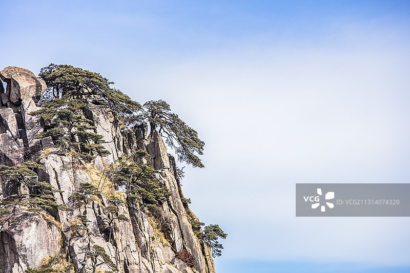 奇松怪石雾凇云海仙境黄山迎客松雪景风光图片素材