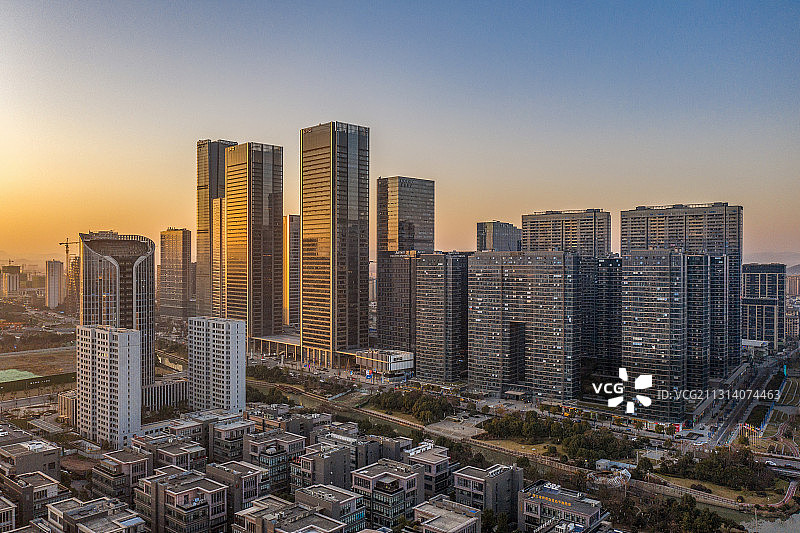 浙江杭州未来科技城天际线日落航拍全景图片素材