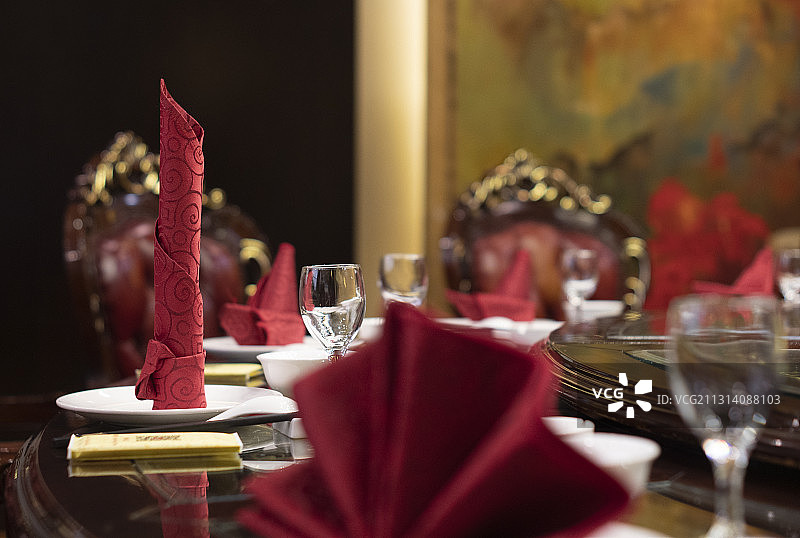 酒店包间包厢餐饮餐具玻璃杯图片素材
