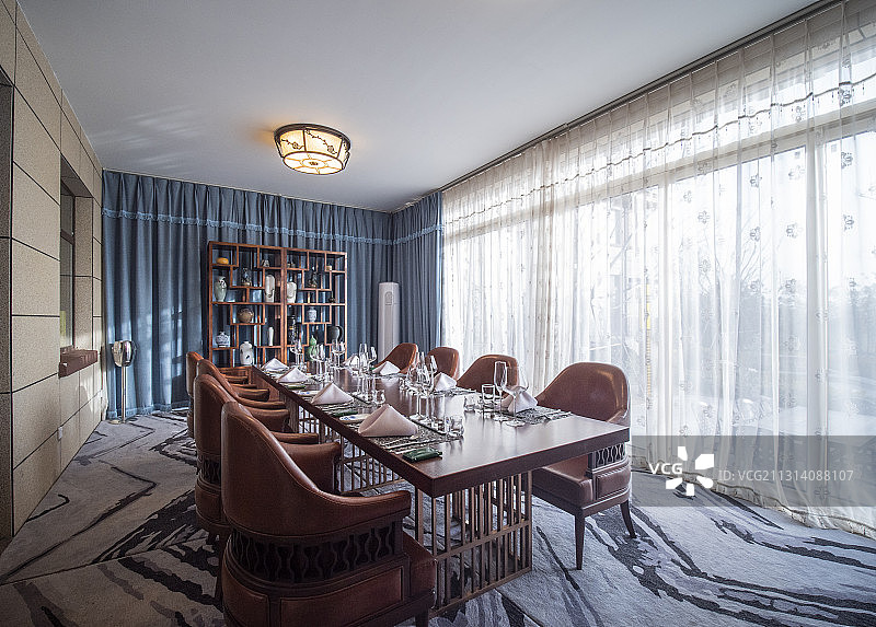 酒店包间包厢餐饮餐具玻璃杯图片素材