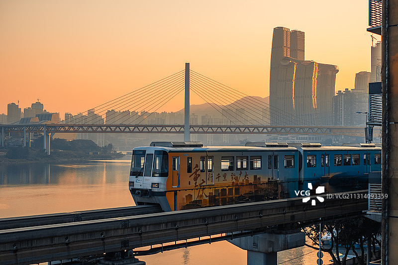 重庆二号线轻轨图片素材