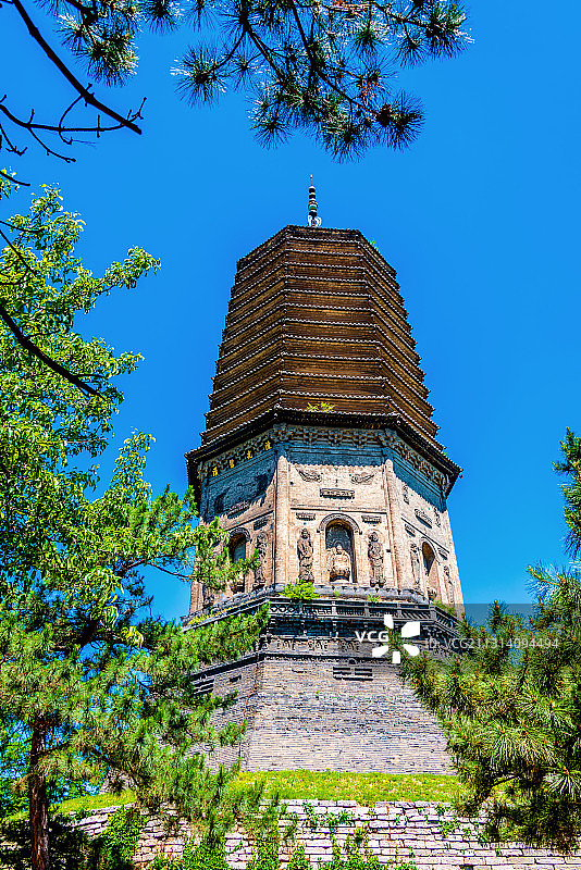 中国辽宁辽阳标志性建筑白塔图片素材