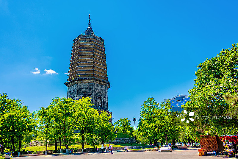 中国辽宁辽阳标志性建筑白塔图片素材