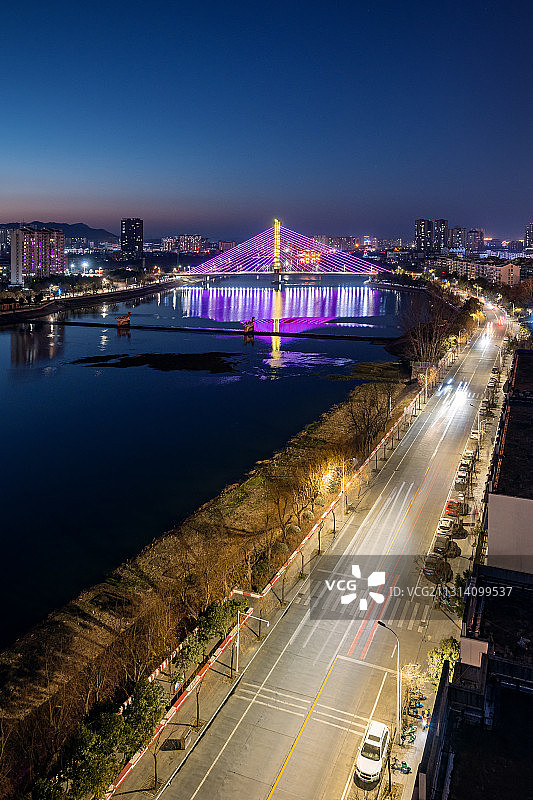 河南省信阳市浉河城市天际线夜景风光图片素材
