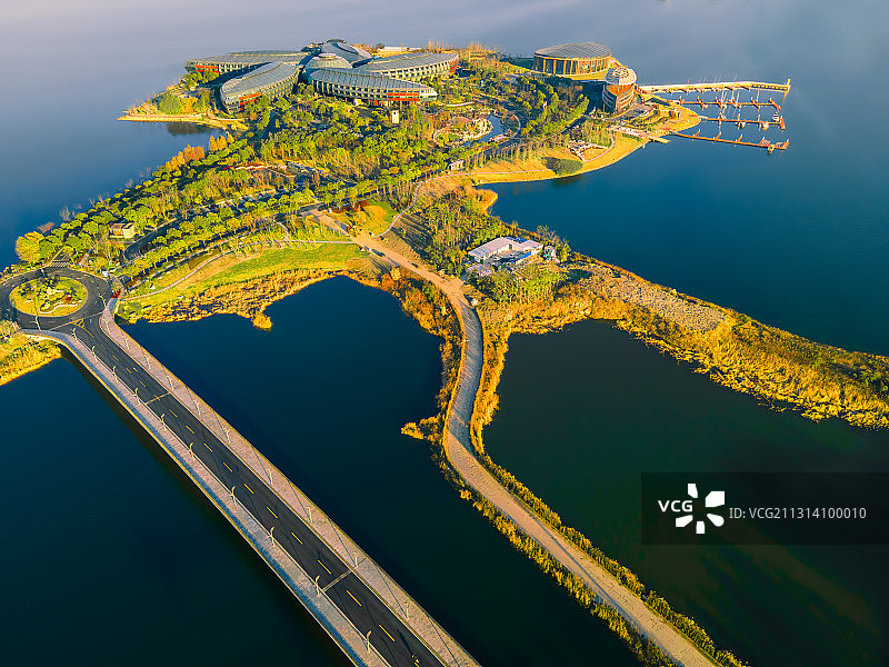 上海滴水湖皇冠假日酒店图片素材