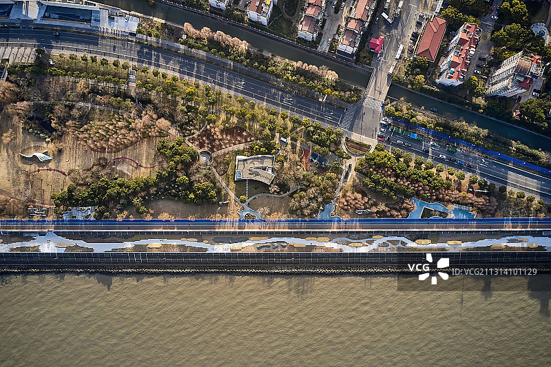 航拍上海宝山滨江公园全景图片素材