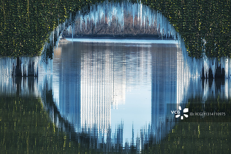 桥下冰柱图片素材