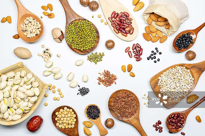 坚果，杂粮，勺子，竹箕图片素材