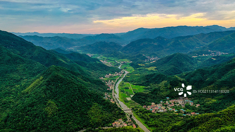 浙江省绍兴市上虞区凤凰山考古遗址公园，青瓷窑发源地之一图片素材