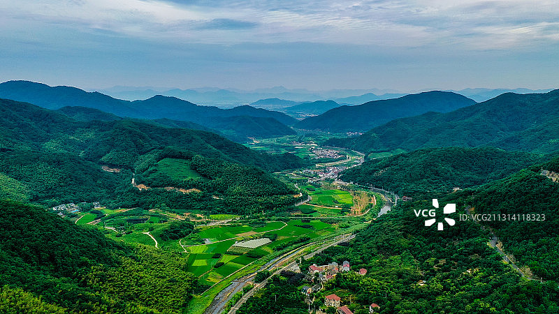 浙江省绍兴市上虞区凤凰山考古遗址公园，青瓷窑发源地之一图片素材
