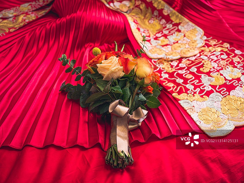结婚 婚庆 新娘 鲜花 礼服 婚服 龙凤褂 秀禾服、图片素材