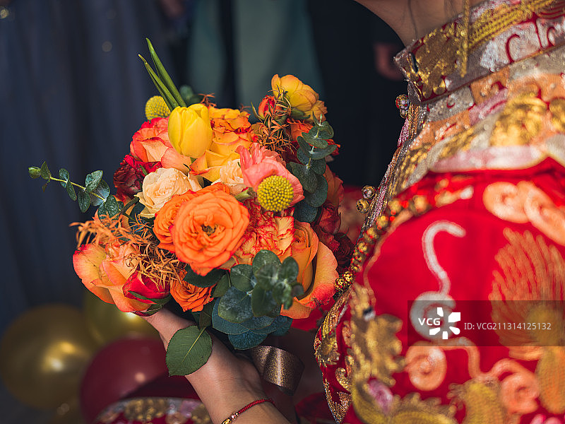 结婚 婚庆 新娘 鲜花 礼服 婚服 龙凤褂 秀禾服图片素材