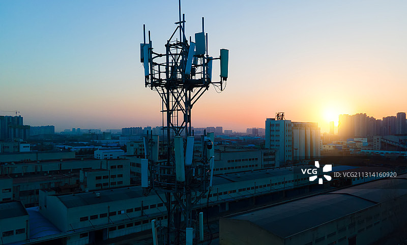 航拍5G手机信号塔图片素材