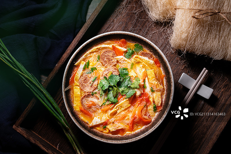 番茄浓汤三鲜米粉图片素材