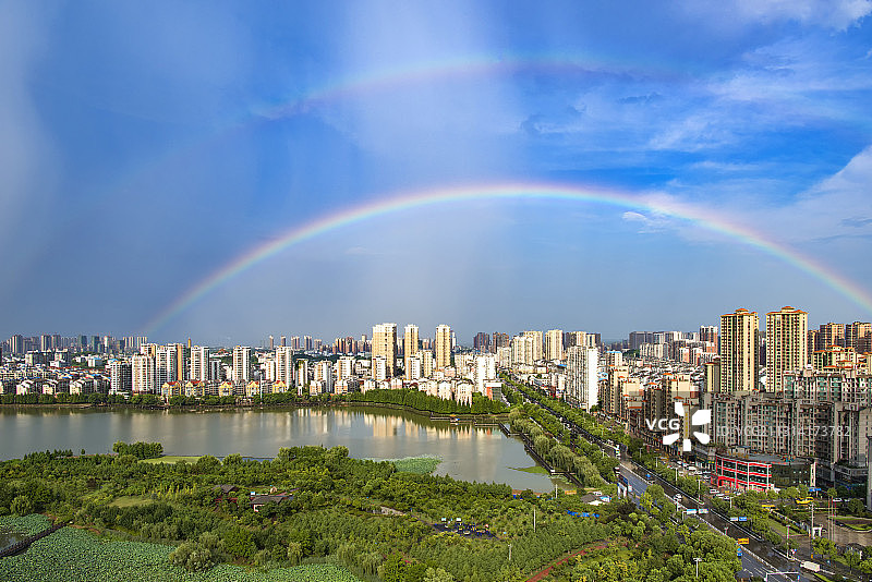 双虹戏水图片素材