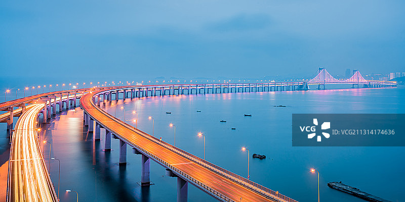 中国辽宁大连星海湾大桥夜景风光图片素材