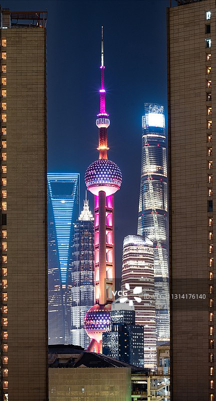 夹缝里的魔都四件套图片素材