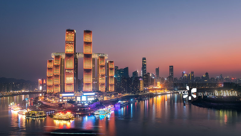 重庆朝天门来福士夜景图片素材