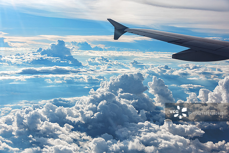 机翼和云层景观图片素材