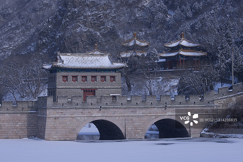 居庸关长城观21年第一场雪图片素材