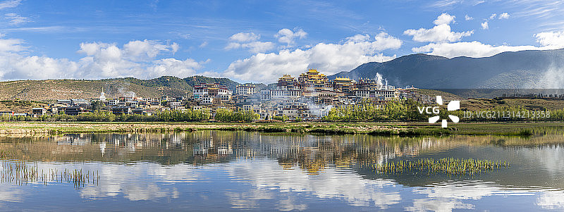 香格里拉松赞林寺图片素材