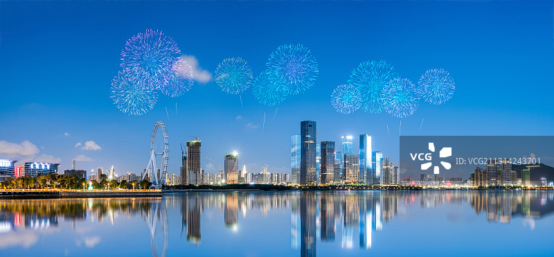 深圳前海自贸区和欢乐港湾湾区之光摩天轮图片素材