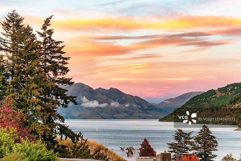 湖景晨光图片素材