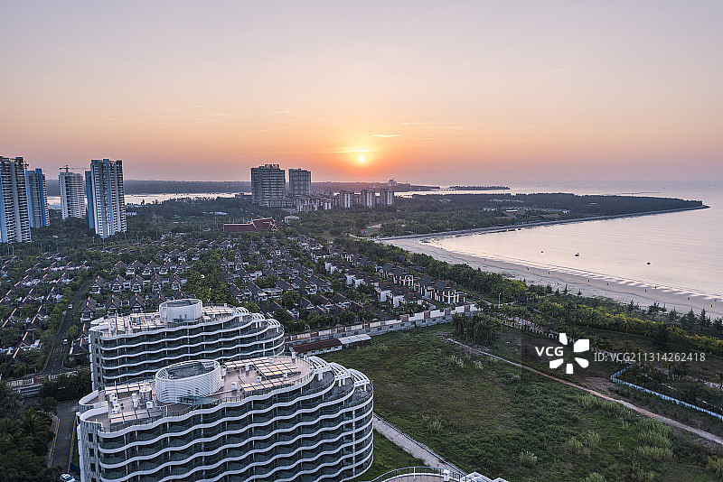清晨俯瞰海南高隆湾度假小区图片素材