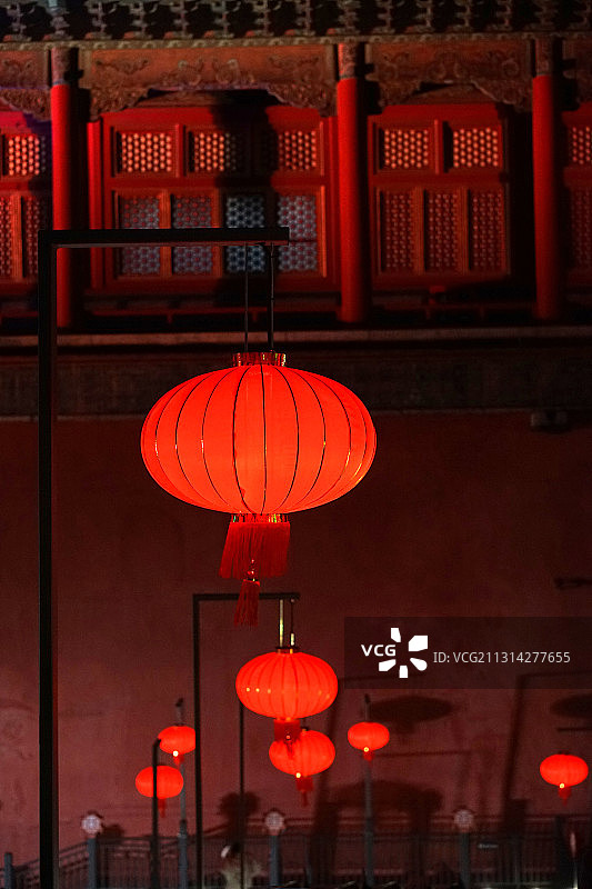故宫午门城楼挂满红灯笼（故宫上元节灯光秀）图片素材