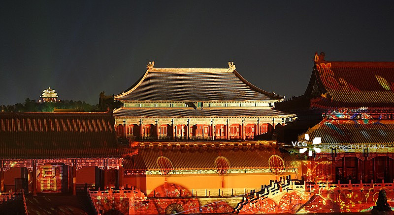 正月十五璀璨的灯光照亮故宫太和殿（故宫上元节灯光秀）图片素材
