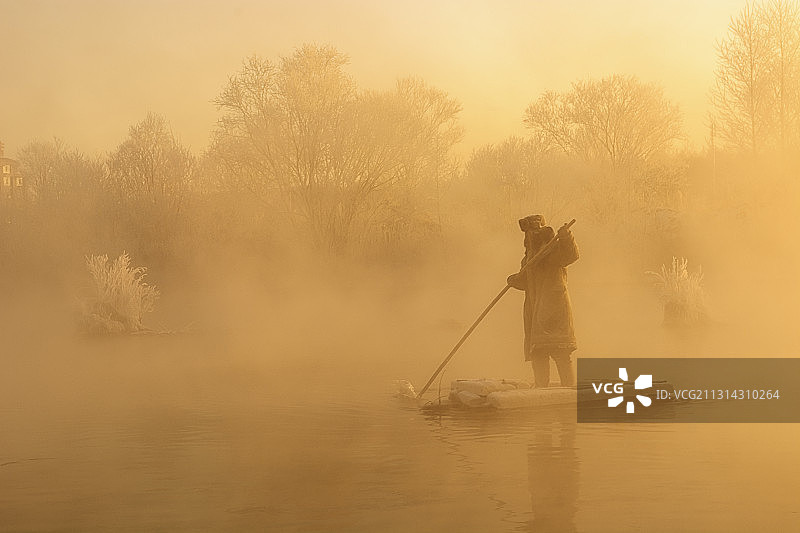 撑起小木船图片素材