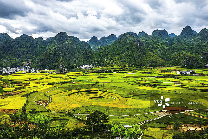万峰林八卦田图片素材