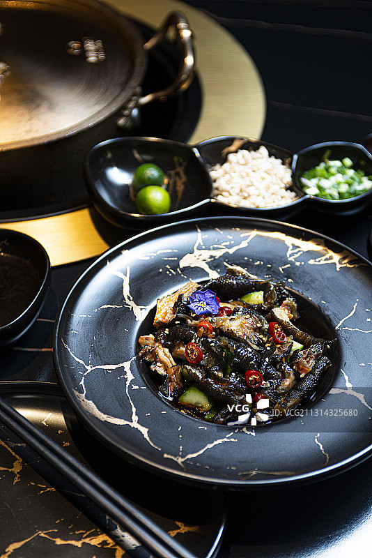 火锅 鸡 椰子 蔬菜 牛肉 生蚝 鲍鱼 鲜虾 和牛 酱萝卜图片素材