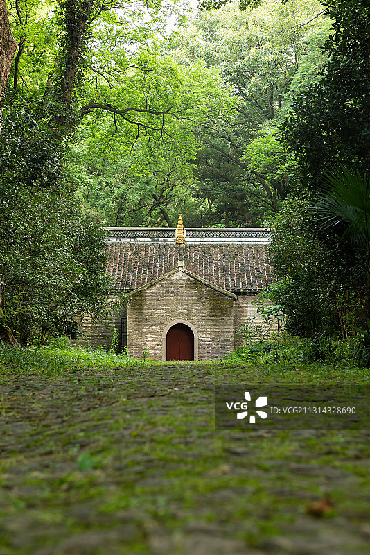 江苏省南京市玄武区紫金山灵谷寺景区志公殿户外低视角风光图片素材