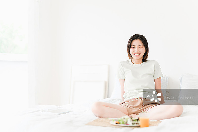 东方女性居家生活人像图片素材