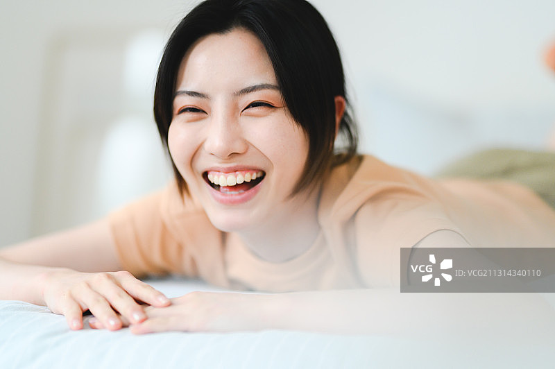 东方女性居家生活人像图片素材